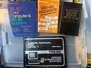 Radio Shack Tandy TRS-80 Programming and Graphics Lot of 4 Books - Bild 1 von 2