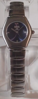 Reloj para mujer Roots esfera azul, caja y pulsera de acero inoxidable. Foto 1 de 4