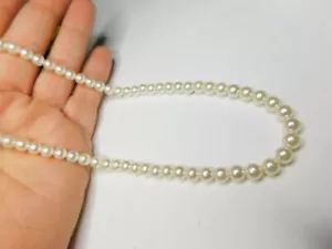 Collar blanco con cuentas de perlas sintéticas 27 pulgadas vintage - Imagen 1 de 3
