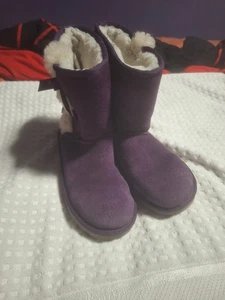 Koolaburra lila Stiefeletten mit cremefarbenem Futter - Bild 1 von 8