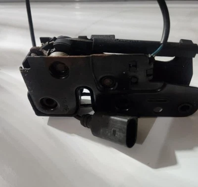 Cierre capó Audi A4 2009-2015 A5 2009-2016 A4 Allroad R8 S4 S5 8K0-823-509-G Foto 1 de 4