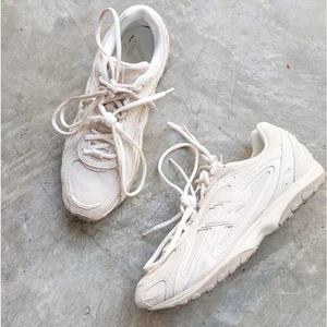 Zapatillas unisex New Balance 204L Timberwolf beige gamuza, talla 8M/9,5W - Imagen 1 de 8