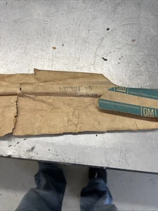 1956-1962 Corvette C1 NOS Outer Door Window Glass Felt GM 3725138 - Picture 1 of 2