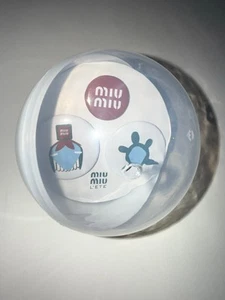MIU MIU L'Ete Marca Pin Set Colección Verano Regalo VIP RARO Miu Miu Logo Pin - Imagen 1 de 5