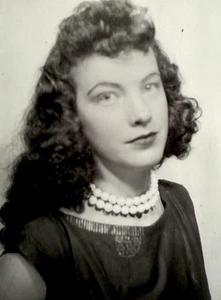 Cabina de fotos vintage de chica bonita de al lado encontrada vernácula extraña de los años 60 - Imagen 1 de 3