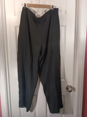 Calça Leslie Fay tamanho 16 preta elástica cintura fina - Imagem 1 de 4