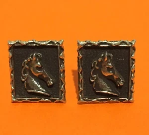 Vintage 3D Horse Gold Tone Cuff Links Brown Background Behind Horse - Picture 1 of 12