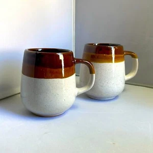Paar Retro Steinzeug Kaffeebecher braune Streifen beige gesprenkelte Keramik MCM 8 Unzen M98 - Bild 1 von 7