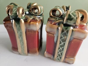 CHRISTMAS GIFT SALT AND PEPPER SHAKERS - Picture 1 of 4