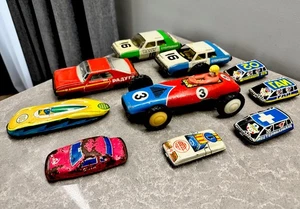 Set vintage di macchinine giocattolo in latta URSS giocattoli sovietici auto in metallo - Foto 1 di 13