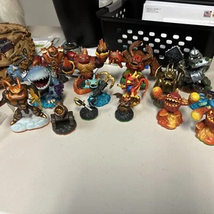 Skylanders Giants Action Figuren 15 Stück Schatztruhe Schwerter Canon Sunburn - Bild 1 von 4