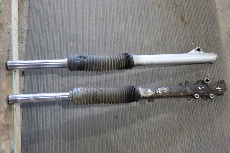 Amortiguadores horquillas suspensión delantera derecha izquierda Yamaha Ttr225 2002 Foto 1 de 4