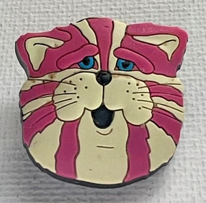 BAGPUSS CARTOON FIGUR 30TH ANNIVERSARY 2003 RUBBER PIN BADGE - Bild 1 von 4