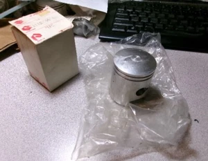 1976-78 SUZUKI RM100 RM 100 PISTON STANDARD NOS OEM P/N 12110-28614 - Picture 1 of 5