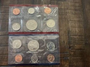 1992 United States Mint Uncirculated Coin Set Philadelphia Denver W/OGP - Picture 1 of 2