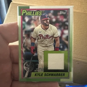 2025 Topps Serie 1 - 1990 Topps Reliquias de Béisbol Kyle Schwarber #T90R-KS (MEM) - Imagen 1 de 2
