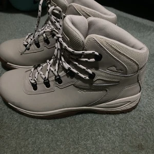 Columbia Men’s Yoncalla Boots Size 11 Worn Once Beige - Picture 1 of 5