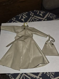 Bambola Barbie vintage in vinile taglia cappotto e borsa - Foto 1 di 4