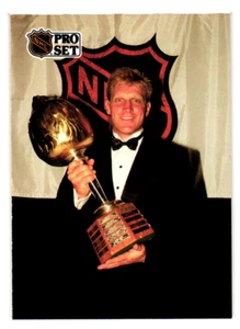 1991-92 NHL Pro Set Hockey Base Card #320 Brett Hull - St. Louis Blues - Picture 1 of 2