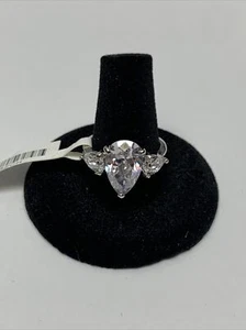 Silver Tone 2kt Simulated Diamond Ring Size 8 KG - Picture 1 of 6