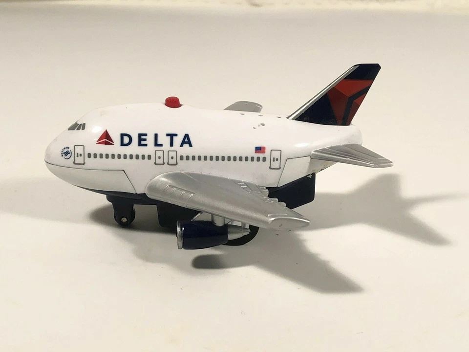 Realtoy Delta Airlines Pullback Takeoff Plane with Lights and Sounds Skyteam Jet - Image 1 of 4