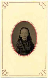 NICE LITTLE GIRL NINTH PLATE TINTYPE SLIGHTLY TINTED IN CDV PAPER MOUNT 1860c - Foto 1 di 1