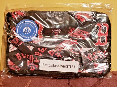 Charlie's Project Boston Red Sox Quilted Fabric Wristlet New w/ Tag Cover