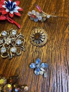 Vintage Brooches Lot Of 10 One w/faux pearls marked Durbarry FA. - Picture 1 of 13