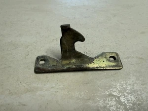 Lot 019-5, 1982 Honda ATC185s Seat Latch/hook/bracket - Bild 1 von 3