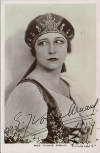 Yvonne Arnaud hand signed photo - Picture 1 of 2