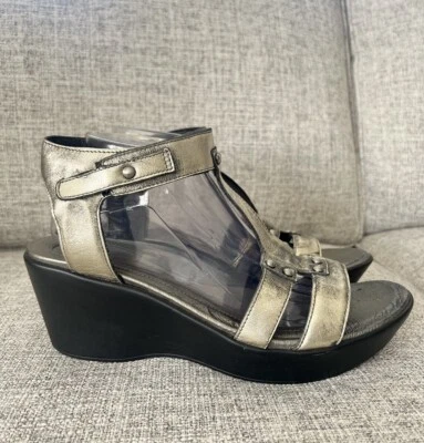 Sandalia de cuña Naot Flirt plataforma cuero plateado envejecido gladiador EU 43 US 12 Foto 1 de 4