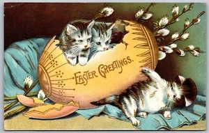 Vintage Ostergrüße Katzen Kätzchen tauchen aus zerbrochenem Ei 1908 alte Postkarte - Bild 1 von 2
