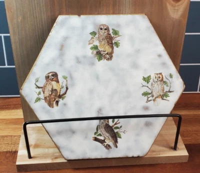 Azulejo cerámico hexagonal vintage AO con patrón de búho Foto 1 de 4