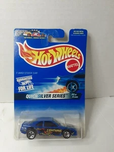 Coche de stock Mattel Hot Wheels serie Quicksilver T-Bird 1996 en tarjeta - Imagen 1 de 2