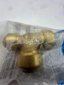 Jones Stephens PlumBite C77447LF Push On Reducing Tee Brass 3/4" x 1/2" x 3/4" - Picture 1 of 5