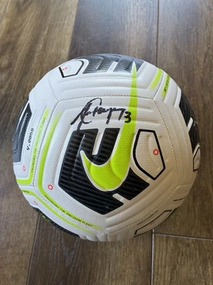 Balón Nike firmado por Alex Morgan Foto 1 de 4