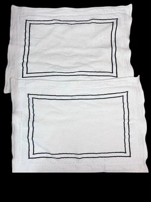 Juego de 3 fundas de almohada estándar punto gofre blanco azul marino Columbine Cody casa de playa Foto 1 de 4