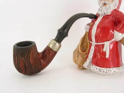 Pre-owned WDC WELLINGTON Hand Carved Finish Small Chesterfield Pipe - Image 1 of 4