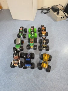 Hot Wheels Monster Jam Lotto 9 Camion Zombie Grave Digger Dragon Max-D Avenger - Foto 1 di 19