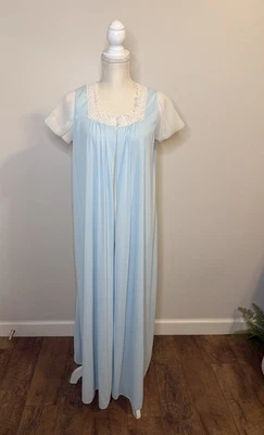 De colección Montgomery Ward Peignoir Bebé Azul con Mangas Plisadas Blancas Talla M Foto 1 de 4