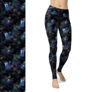 Cabina telefonica blu su nero usata da un medico che viaggia nello spazio leggings con culo - Foto 1 di 3