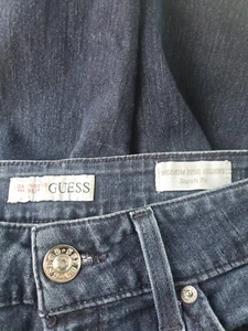 Jeans elasticizzati Guess Sarah Fit altezza media triangolo denim blu donna 28 - Foto 1 di 3