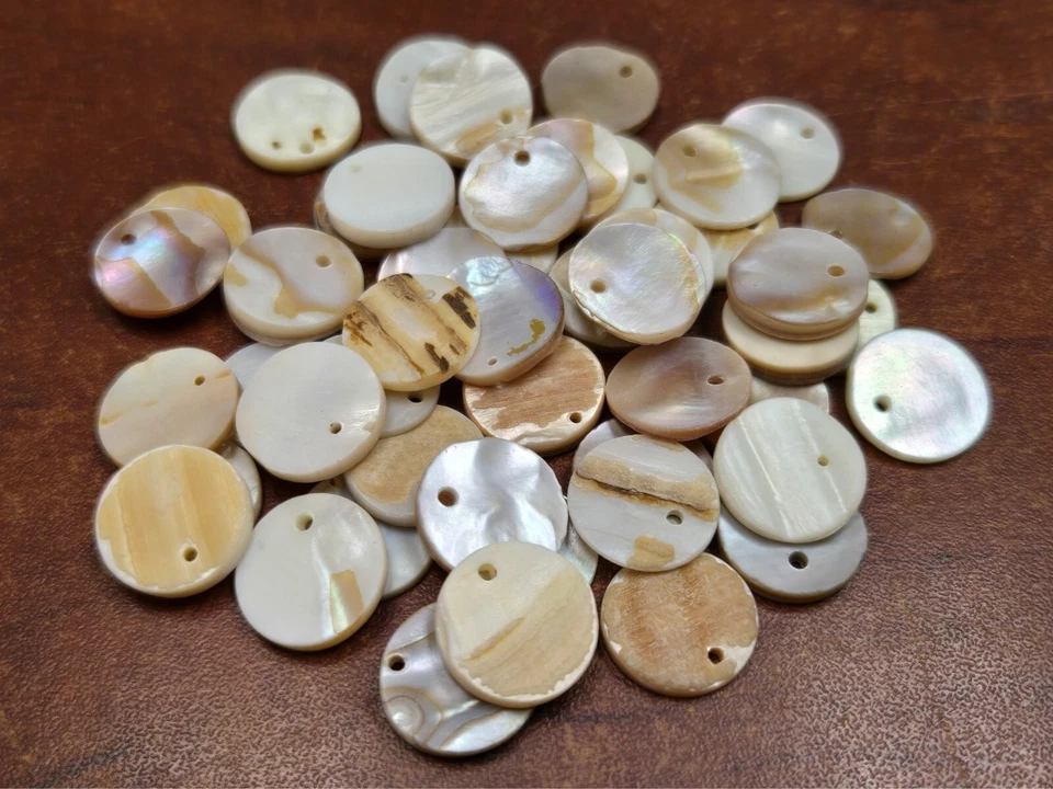 100 PCS ROUND MOTHER OF PEARL SHELL BLANK CHARMS PENDANTS 15MM - Image 1 of 1