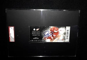 BOLETO DE GOL DYLAN LARKIN DETROIT ALAS ROJAS FIRMADO PRIMER NHL SGC LOSBBED AU826090 - Imagen 1 de 1