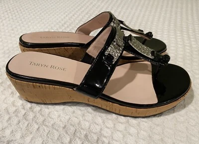 Sandalias de plataforma TARYN ROSE Nelly sin cordones correa en T cuña - charol negro 9 Foto 1 de 4