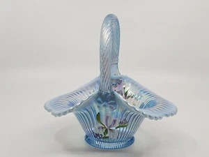 Glaskorb Fenton blau opalisierend irisierend bemalt gerippt P. HAYHURST  - Bild 1 von 9