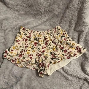American Eagle Shorts Women Medium Black Daisy Floral Pull On Cottagecore - Picture 1 of 8