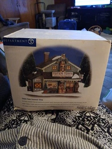 DEPT 56 Totem Town Souvenir Shop The Original Snow Village with Box #55053 - Bild 1 von 16