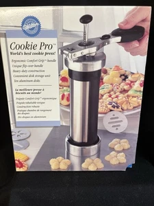 Vintage Wilton Cookie Pro Press W/10 Decorating Disks Comfort Grip Pump Storage - Picture 1 of 8