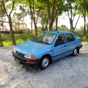 1:18 China Xiali 7100U modelo fundido a presión color azul - Imagen 1 de 17
